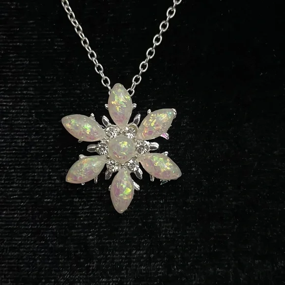💖 Gorgeous snowflake/flower necklace. Opal - Picture 1 of 2